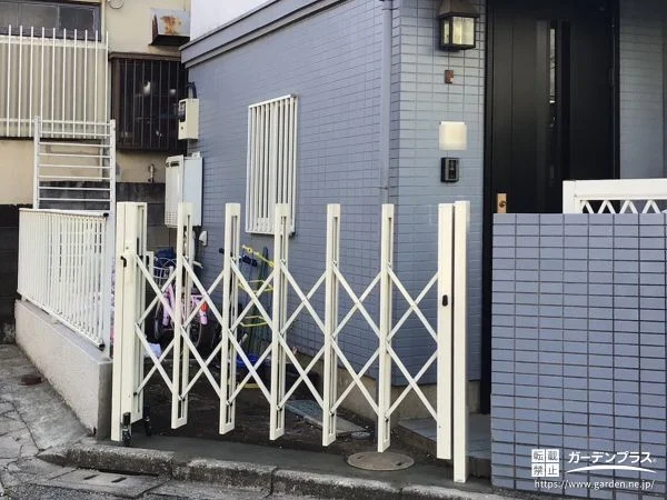 No.25304 伸縮門扉を設置し自転車の出し入れを快適にしたリフォーム工事[施工後]