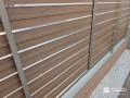 通りからの視線をやわらかく遮る目隠しフェンス