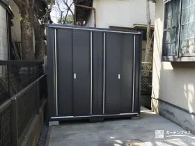 立てたまま収納できて出し入れも便利なおしゃれな物置[施工後]