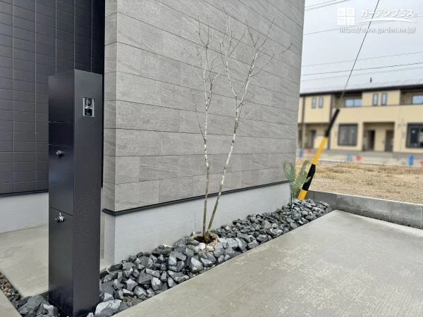 無駄を省いた、洗練された門まわり