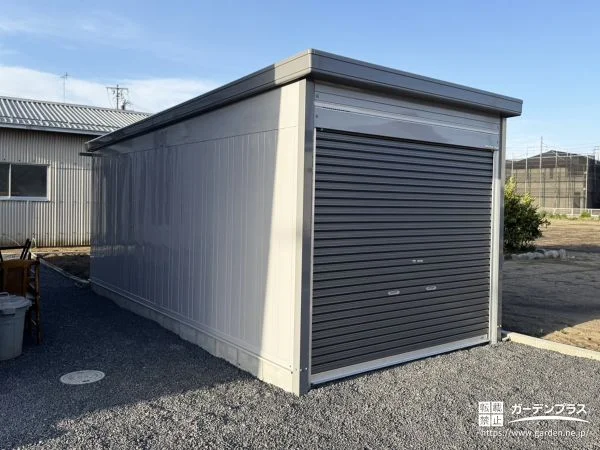 大切な愛車をしっかり守りながら、収納もスマートなガレージ