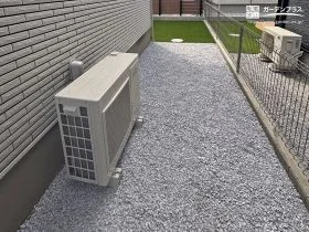 手入れの手間をぐっと減らす雑草対策した犬走り[施工後]