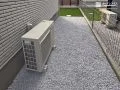 手入れの手間をぐっと減らす雑草対策した犬走り