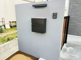 無駄をそぎ落としたすっきりとした門柱[施工後]