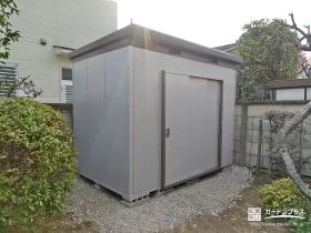 季節を問わず使いやすい断熱タイプの収納物置の設置工事