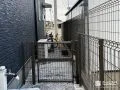 ワンちゃんの飛び出しを防ぐ門扉とフェンス