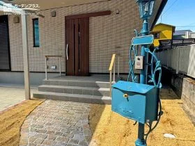 ヨーロッパの街角を思わせる機能門柱[施工後]
