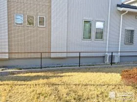 空間を緩やかに区切るフェンス[施工後]