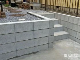 階段と土留めを積み直しお庭の一部を駐車スペースにした工事