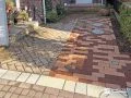 駐車スペースの足元を彩り豊かな石貼りにしたリフォーム工事