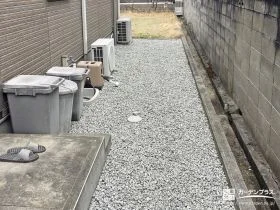犬走りに雑草対策を施しお手入れを楽に[施工後]