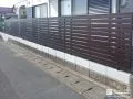 道路からの視線を程よくカットして快適な横板フェンスの設置工事