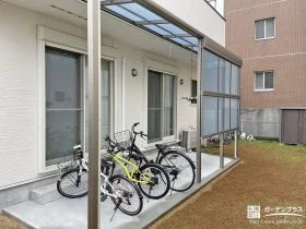 駐輪スぺースや洗濯物干しに便利に使えるテラス屋根の設置工事