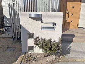 やわらかな質感で仕上げた塗り門柱[施工後]