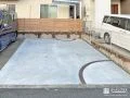 カーブを描くインターロッキング目地が美しい駐車スペース工事