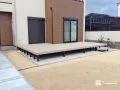 ゆったりとした奥行きが魅力のウッドデッキ