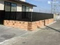 縦格子がスタイリッシュな目隠しフェンス