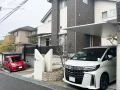 異なる場所にフィット。2基のカーポートで叶える美しい統一感
