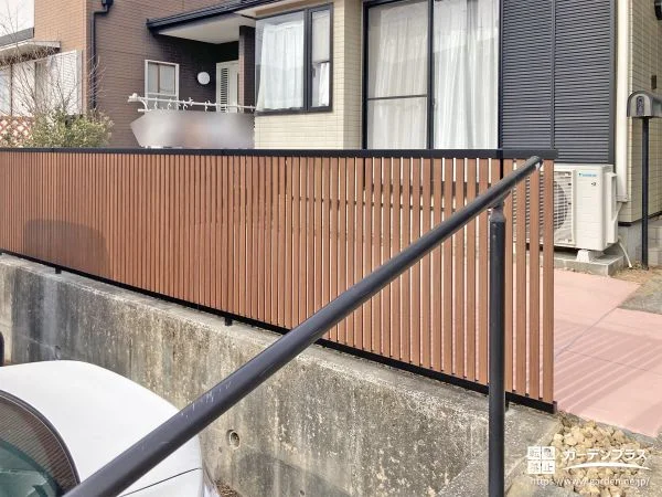 前庭をローメンテナンス化しフェンスで転落事故を防止した工事