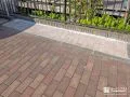 足元を平らに仕上げたインターロッキング工事