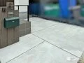 木調の門柱にグリーンのポストがオシャレに映える玄関周り工事