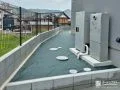 メッシュタイプで圧迫感を与えない境界フェンス