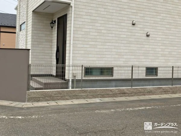 解放感のあるメッシュフェンスを敷地境界に施工