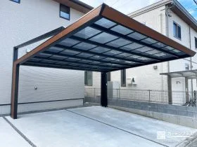 駐車スペースがぐっと広く感じられる駐車スペース[施工後]