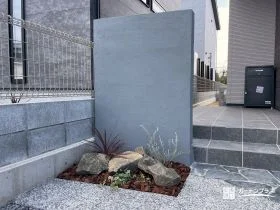 すっきりと引き締めてくれる門柱[施工後]