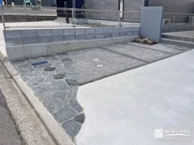乱形石のやわらかな輪郭が魅せる玄関アプローチ[施工後]