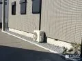 縁石で砂利の飛び出しを防止