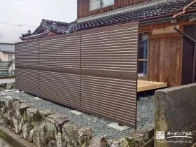 くつろぎの時間がより心地よくなるお手入れのしやすい目隠しフェンス[施工後]