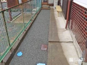 雪どけや雨の後もすぐに乾きやすい舗装[施工後]