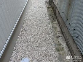 お手入れ要らずに美しく整えた犬走りの雑草対策リフォーム工事