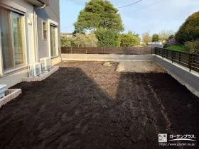 芝生を楽しむための土台づくりでお庭を整地し良質土を入れた工事
