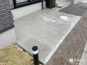 砂利敷きの前庭にコンクリートを打ちしっかりと雑草を防いだ工事