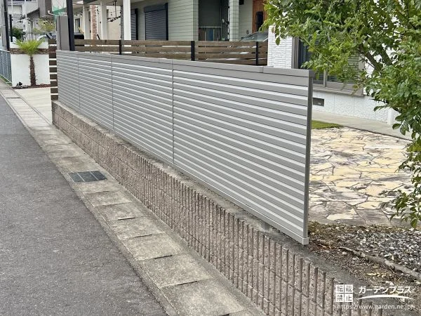 すっきりした印象を保ちつつプライバシーを守るフェンス設置工事
