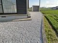 建物裏もしっかり砂利を敷いて仕上げました