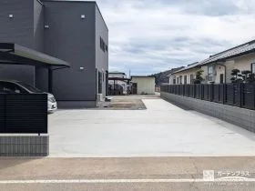 広がりのある開放的な駐車スペース[施工後]