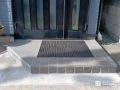 玄関ポーチを縮小し玄関前スペースを広く使えるように