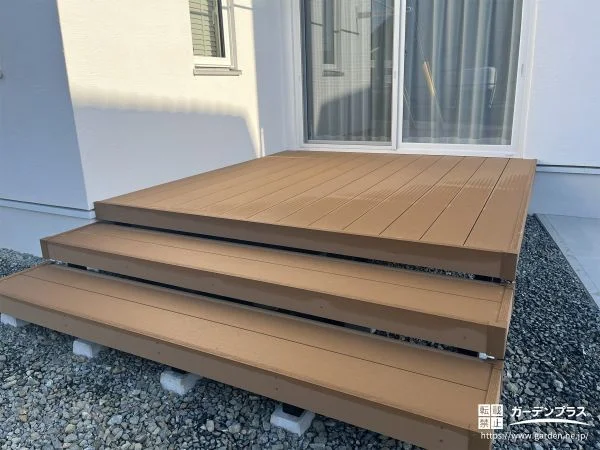 段床付きで使いやすいウッドデッキ
