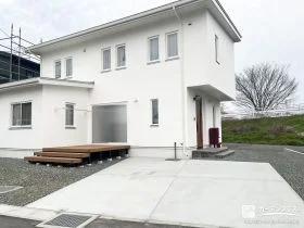お庭とお住まいを繋ぐデッキと駐車スペースのリフォーム工事