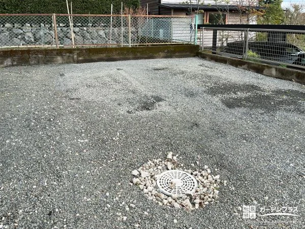 お庭を駐車スペースとして活用できるようになった砂利敷き工事