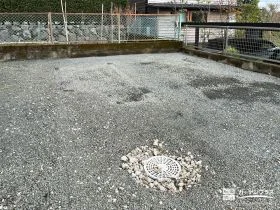 お庭を駐車スペースとして活用できるようになった砂利敷き工事