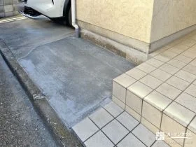 玄関ポーチの一部を解体して玄関前をすっきり仕上げた工事