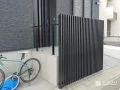 スクリーンフェンスでスタイリッシュに玄関前を目隠し