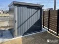 お子様の遊び道具もすっきり収納できるシンプルな物置の設置工事