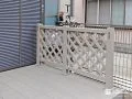 既存のデッキに馴染むカラーのデッキフェンスを設置した工事