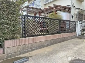 生垣を撤去してお手入れの楽なフェンスに取り替えた敷地境界工事