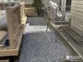 白砂利を敷設して明るい印象を保ちつつ雑草を防いだお庭工事